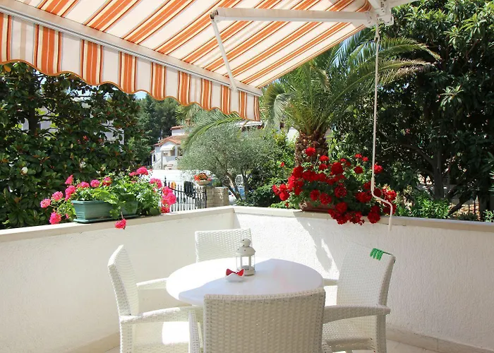 Modernes Mit Privater Terrasse, Grillbereich, Spielplatz, Liegen, Privatparkplatz Poreč