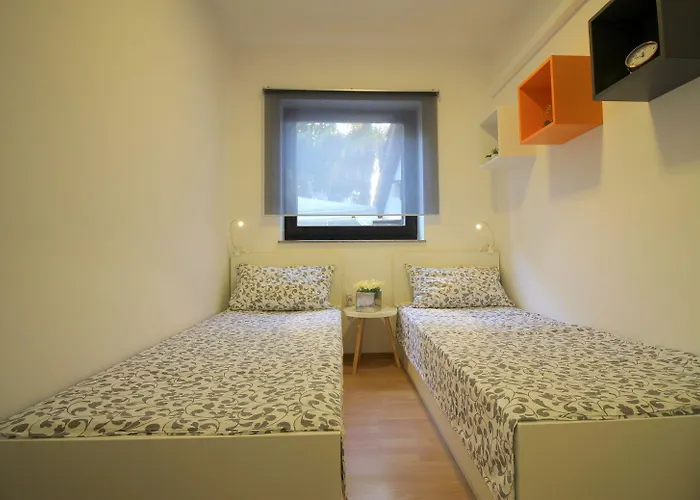 Modernes Mit Privater Terrasse, Grillbereich, Spielplatz, Liegen, Privatparkplatz * Poreč