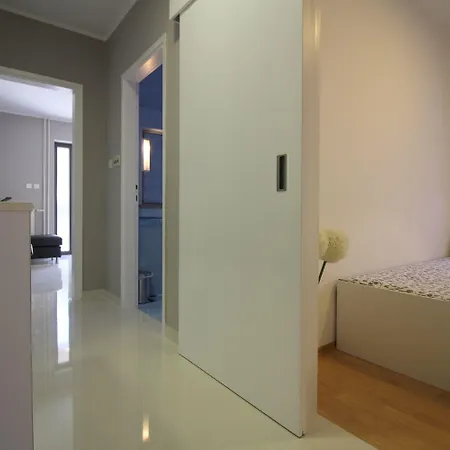 Modernes Mit Privater Terrasse, Grillbereich, Spielplatz, Liegen, Privatparkplatz Porec