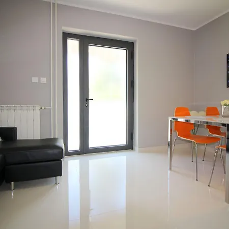 Modernes Mit Privater Terrasse, Grillbereich, Spielplatz, Liegen, Privatparkplatz *