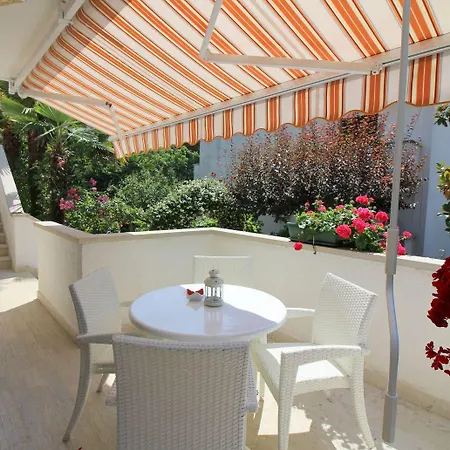 Modernes Mit Privater Terrasse, Grillbereich, Spielplatz, Liegen, Privatparkplatz *