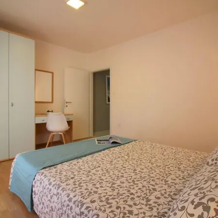 Modernes Mit Privater Terrasse, Grillbereich, Spielplatz, Liegen, Privatparkplatz *