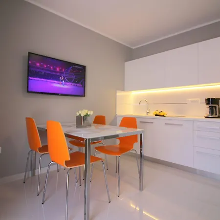 Modernes Mit Privater Terrasse, Grillbereich, Spielplatz, Liegen, Privatparkplatz * Porec