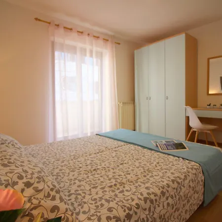 Apartman Modernes Mit Privater Terrasse, Grillbereich, Spielplatz, Liegen, Privatparkplatz