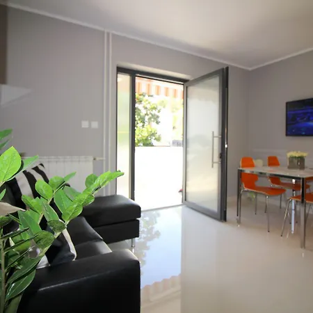 Modernes Mit Privater Terrasse, Grillbereich, Spielplatz, Liegen, Privatparkplatz Apartment *