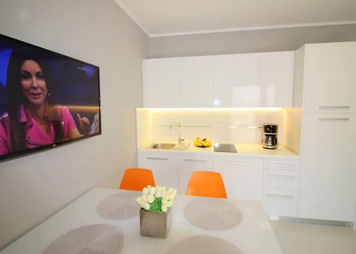 Modernes Mit Privater Terrasse, Grillbereich, Spielplatz, Liegen, Privatparkplatz *