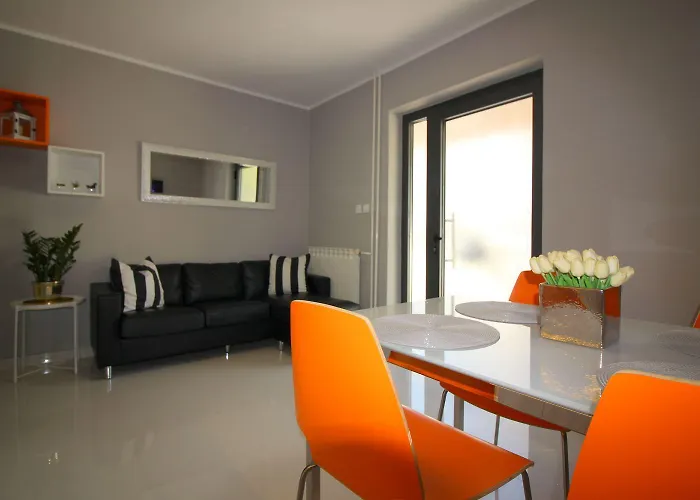 Modernes Mit Privater Terrasse, Grillbereich, Spielplatz, Liegen, Privatparkplatz Poreč