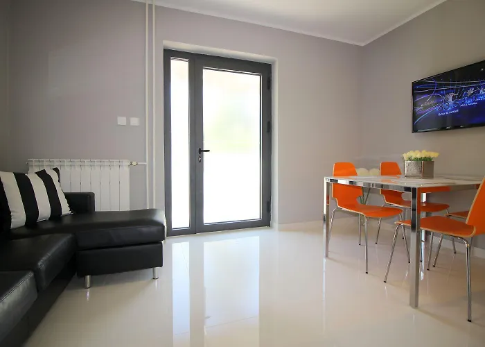 Modernes Mit Privater Terrasse, Grillbereich, Spielplatz, Liegen, Privatparkplatz *