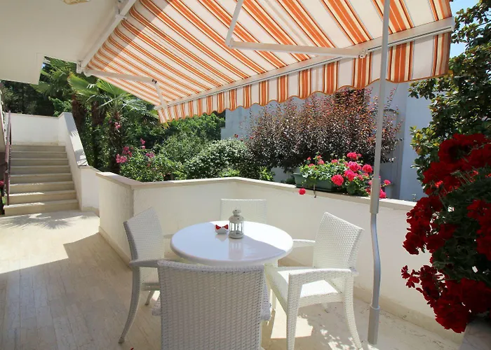 Modernes Mit Privater Terrasse, Grillbereich, Spielplatz, Liegen, Privatparkplatz *