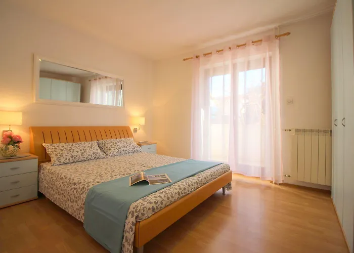 Appartamento Modernes Mit Privater Terrasse, Grillbereich, Spielplatz, Liegen, Privatparkplatz Porec